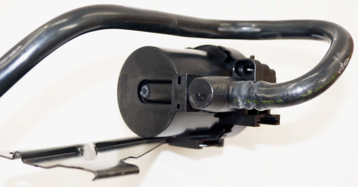 thumbnail image 2 of ACDelco Professional 214-2246 Vapor Canister Purge Valve/Solenoid - GM OE Replacement Part 2 of 12