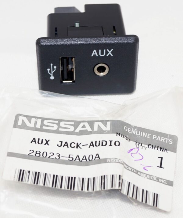 Genuine OEM 28023-5AA0A Nissan Murano Auxiliary USB Port Jack Audio Aux