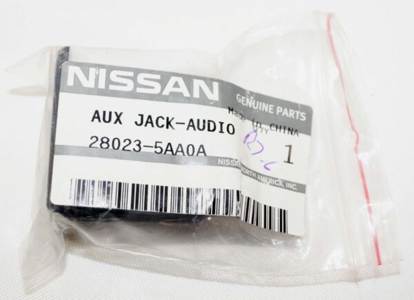 Genuine OEM 28023-5AA0A Nissan Murano Auxiliary USB Port Jack Audio Aux - Image 3