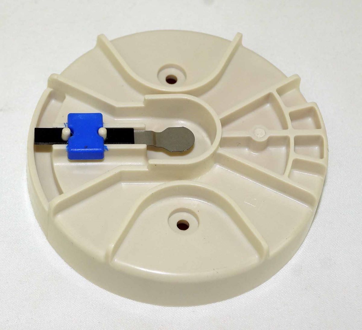 thumbnail image 2 of ACDelco Distributor Cap & Rotor Kit - D328A Cap & D465 Rotor For GM Vortec V6 Engines 2 of 3