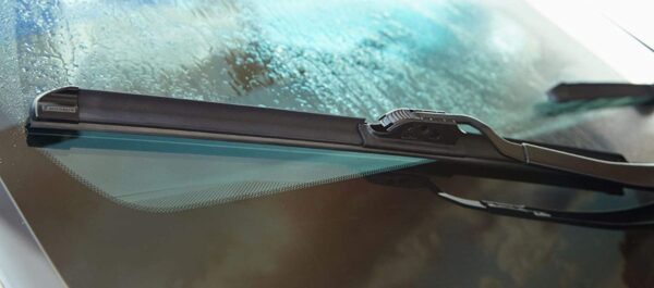 Michelin 16 inch Radius Premium Beam w/ Frameless Curved Design Wiper Blade - Image 6