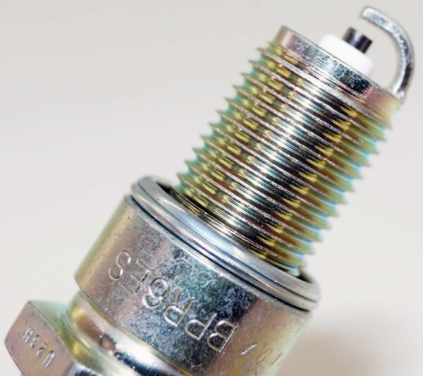 Genuine Authentic NGK 7133 Nickel Spark Plug Standard BPR6ES11 - Image 6