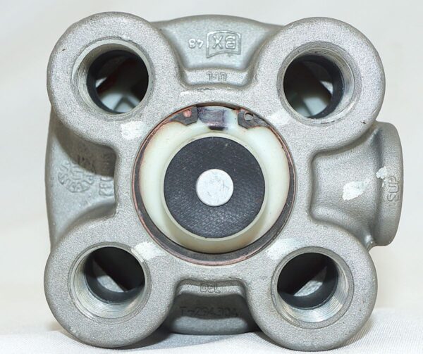 Bendix Brake Valve with Bracket 102626N - Image 3