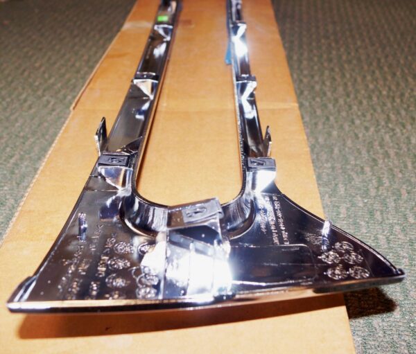 Freightliner A17-14069-000 Surround Nameplate Chrome - Image 5