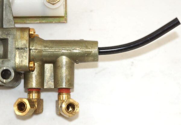 Hadley H00450EHF Height Control Valve - Image 2