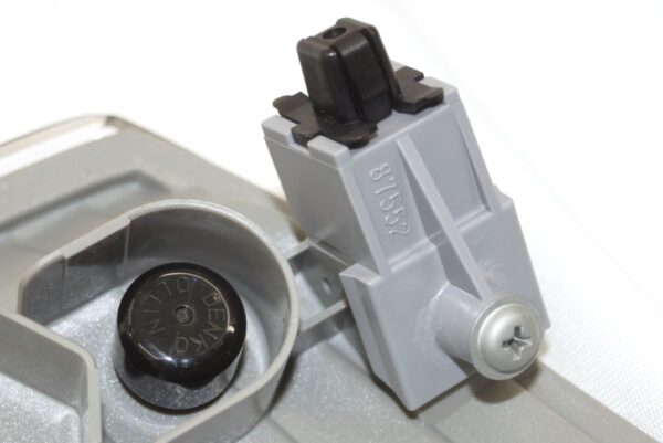 MK353664 Genuine Mitsubishi Dummy Lamp Assembly Cornering RH - Image 3