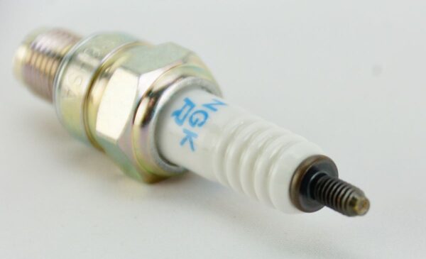 Pack of 10 Genuine NGK 2983 Spark Plugs Standard CR6HSA - Image 7
