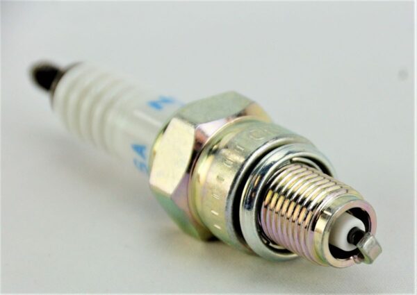 Pack of 4 Genuine NGK 2983 Spark Plugs Standard CR6HSA - Image 7