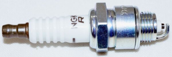 Set of 2 Genuine NGK 3332 XR5 V-Power Spark Plugs - Image 3