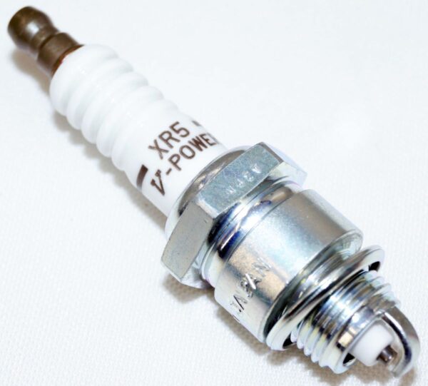 Set of 2 Genuine NGK 3332 XR5 V-Power Spark Plugs - Image 7