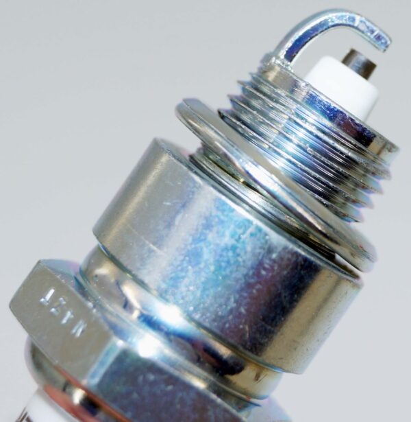 Set of 8 Genuine NGK 3332 XR5 V-Power Spark Plugs - Image 6