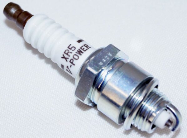 Set of 8 Genuine NGK 3332 XR5 V-Power Spark Plugs - Image 7
