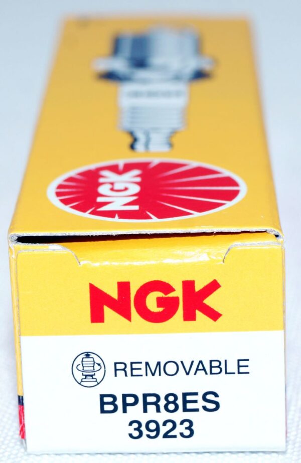 Set of 4 Genuine NGK 3923 BPR8ES Nickel Spark Plugs - Image 9