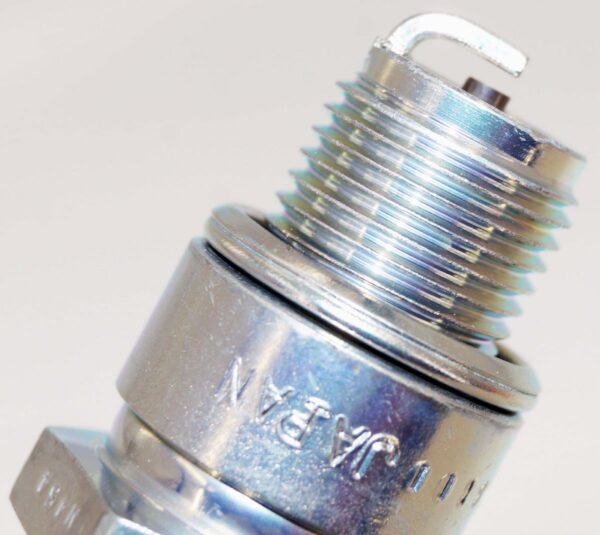 Pack of 4 Genuine NGK 4551 Spark Plug BR9HS10 - Image 7