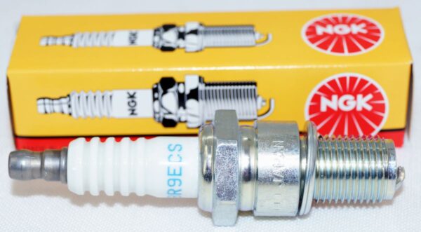 Set of 4 Genuine NGK 4677 BR9ECS Nickel Spark Plugs - Image 2