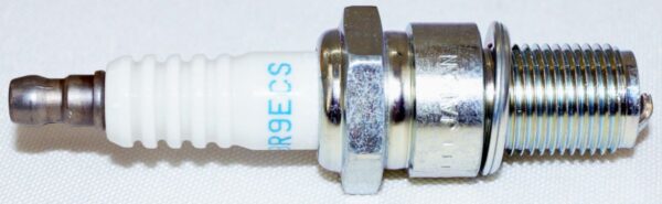 Set of 4 Genuine NGK 4677 BR9ECS Nickel Spark Plugs - Image 3