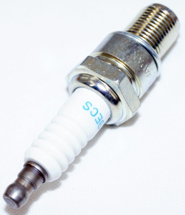 Set of 4 Genuine NGK 4677 BR9ECS Nickel Spark Plugs - Image 8