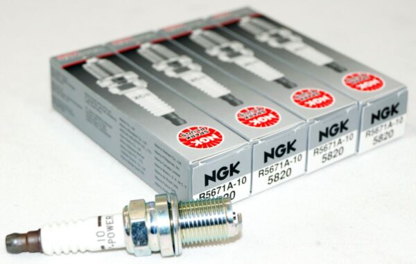 Set of 4 NGK 5820 R5671A-10 Racing Plugs