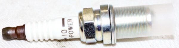 Set of 8 NGK 5820 R5671A-10 Racing Plugs - Image 4