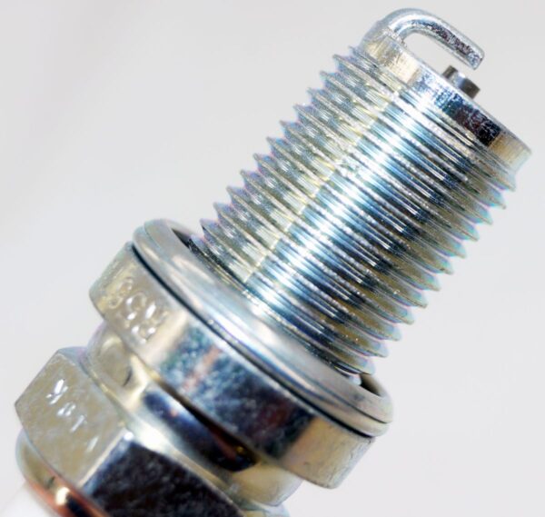 Set of 8 NGK 5820 R5671A-10 Racing Plugs - Image 6