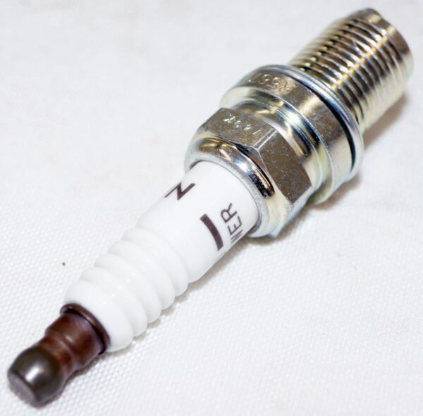 Set of 8 NGK 5820 R5671A-10 Racing Plugs - Image 8
