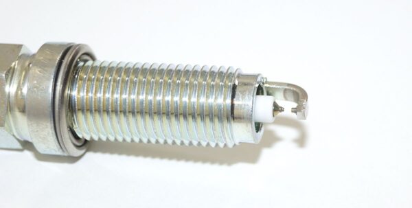 Set of 4 NGK 90137 DILZKAR7C11S Laser Iridium Spark Plugs - Image 4
