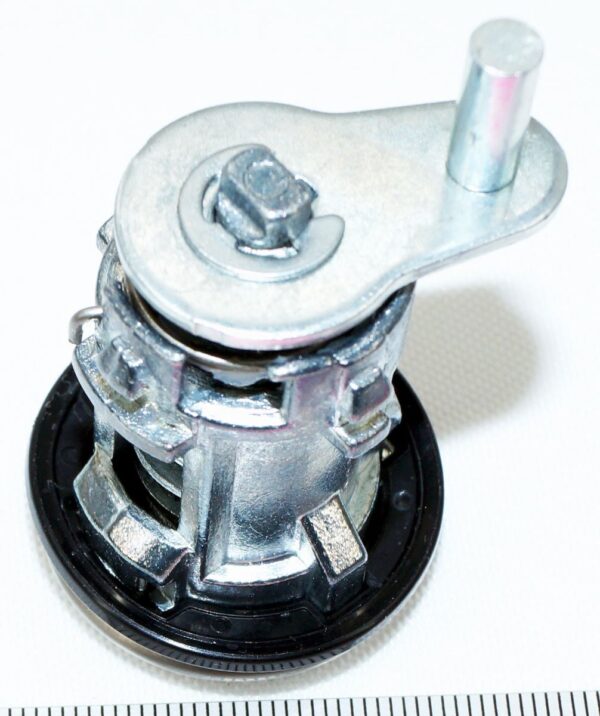Genuine OEM H4660-7S215 Nissan Titan Bed Box Lock Cylinder & Keys - Image 3