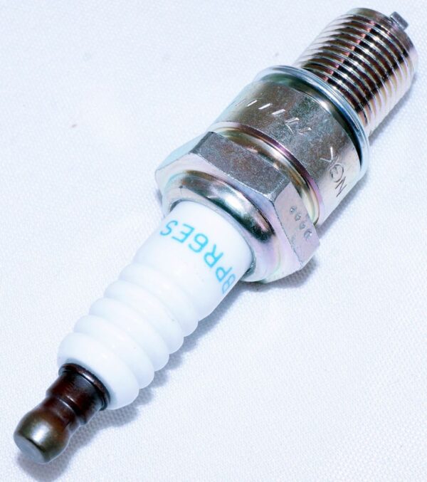 Set of 4 Genuine NGK 4008 BPR6ES Nickel Spark Plugs - Image 8