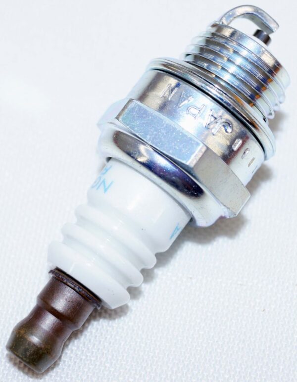 Set of 4 Genuine NGK 4972 BPMR6A Nickel Spark Plugs - Image 8