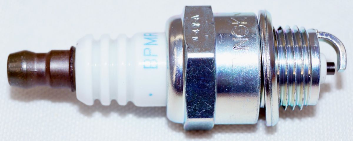 Set of 8 Genuine NGK 5113 BPMR4A Nickel Spark Plugs - Image 3