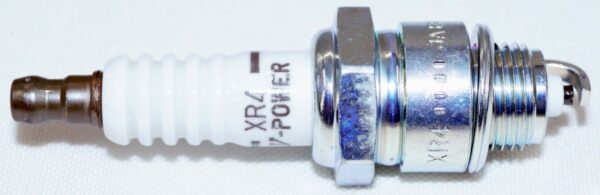 Set of 8 NGK 5858 XR4 V-Power Spark Plugs - Image 3
