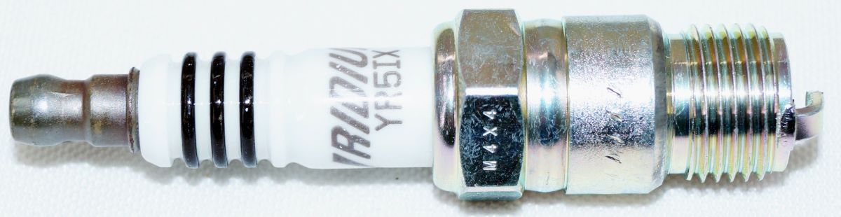 Set of 8 Genuine NGK 7516 YR5IX Iridium IX Spark Plugs - Image 3