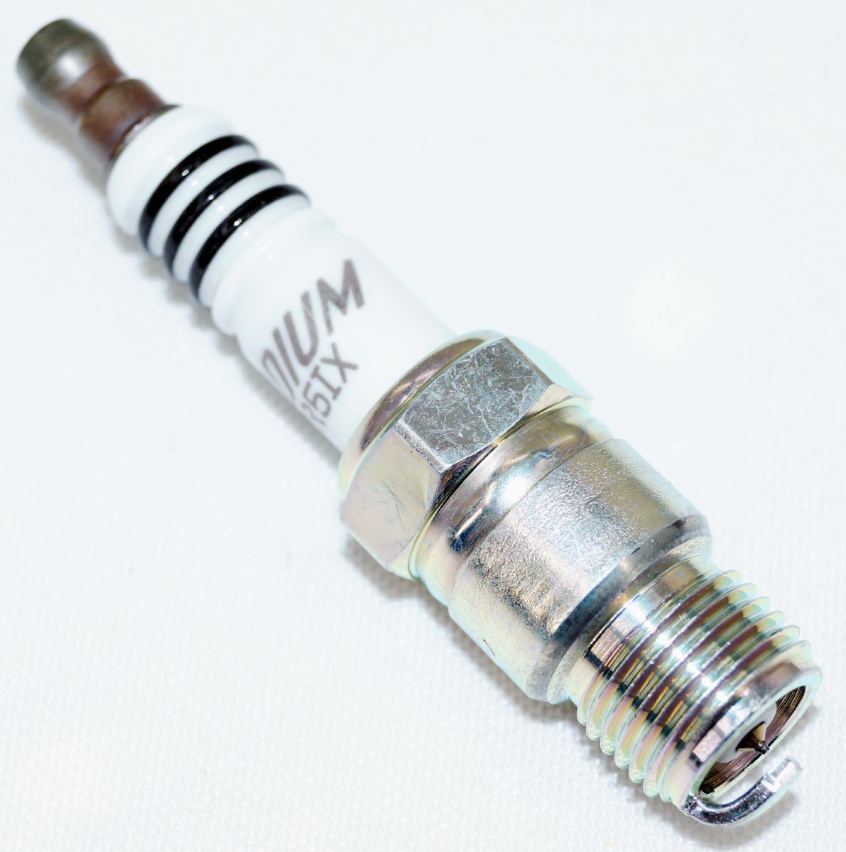 Set of 8 Genuine NGK 7516 YR5IX Iridium IX Spark Plugs - Image 7