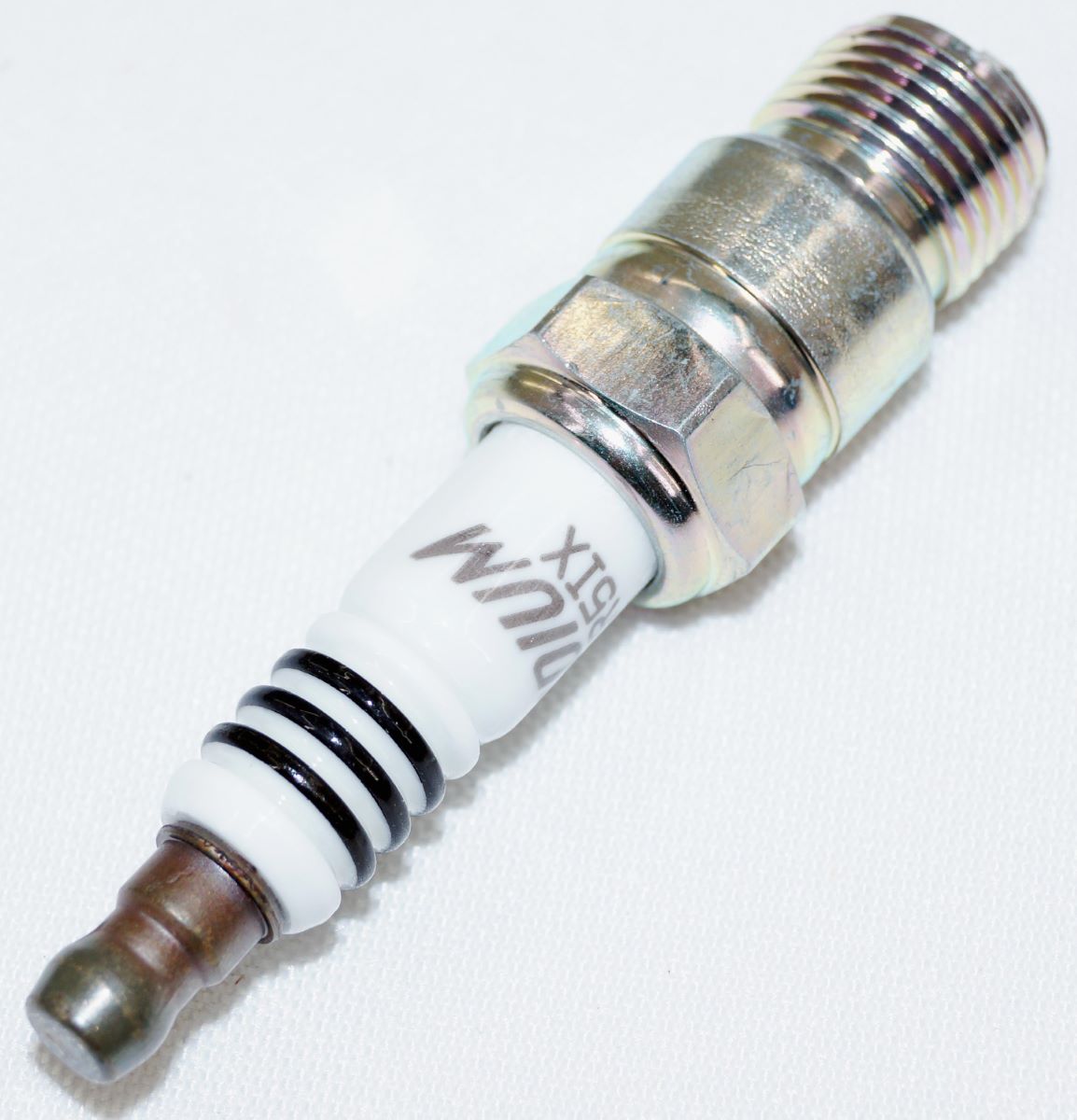 Set of 8 Genuine NGK 7516 YR5IX Iridium IX Spark Plugs - Image 8