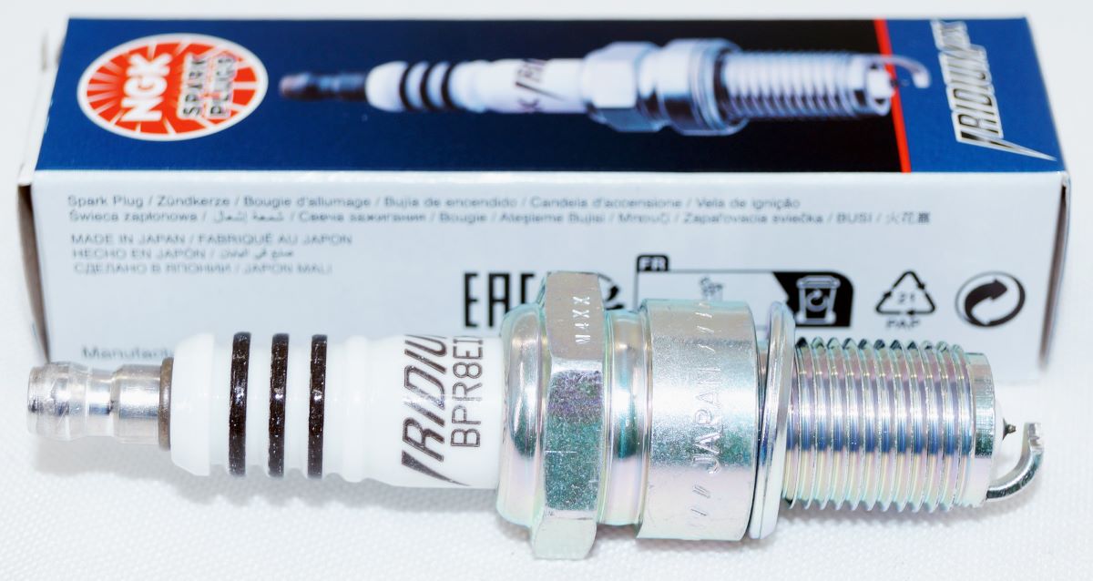 Set of 4 Genuine NGK 6684 BPR8EIX Iridium IX Spark Plugs - Image 2