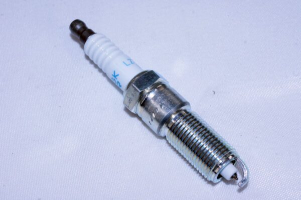 Set of 6 Genuine NGK 97408 LZTR6AP11EG Laser Platinum Spark Plugs - Image 8