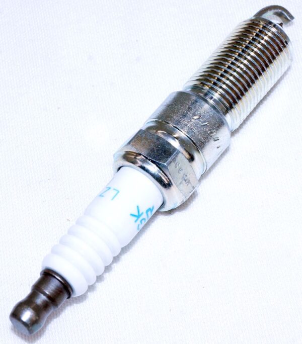 Set of 6 Genuine NGK 97408 LZTR6AP11EG Laser Platinum Spark Plugs - Image 9