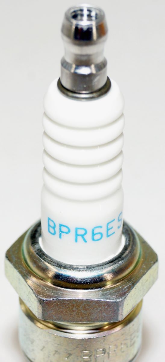 Case of 120 NGK 7131 Nickel Spark Plugs BPR6ES for Small Engines & Classics - Image 2