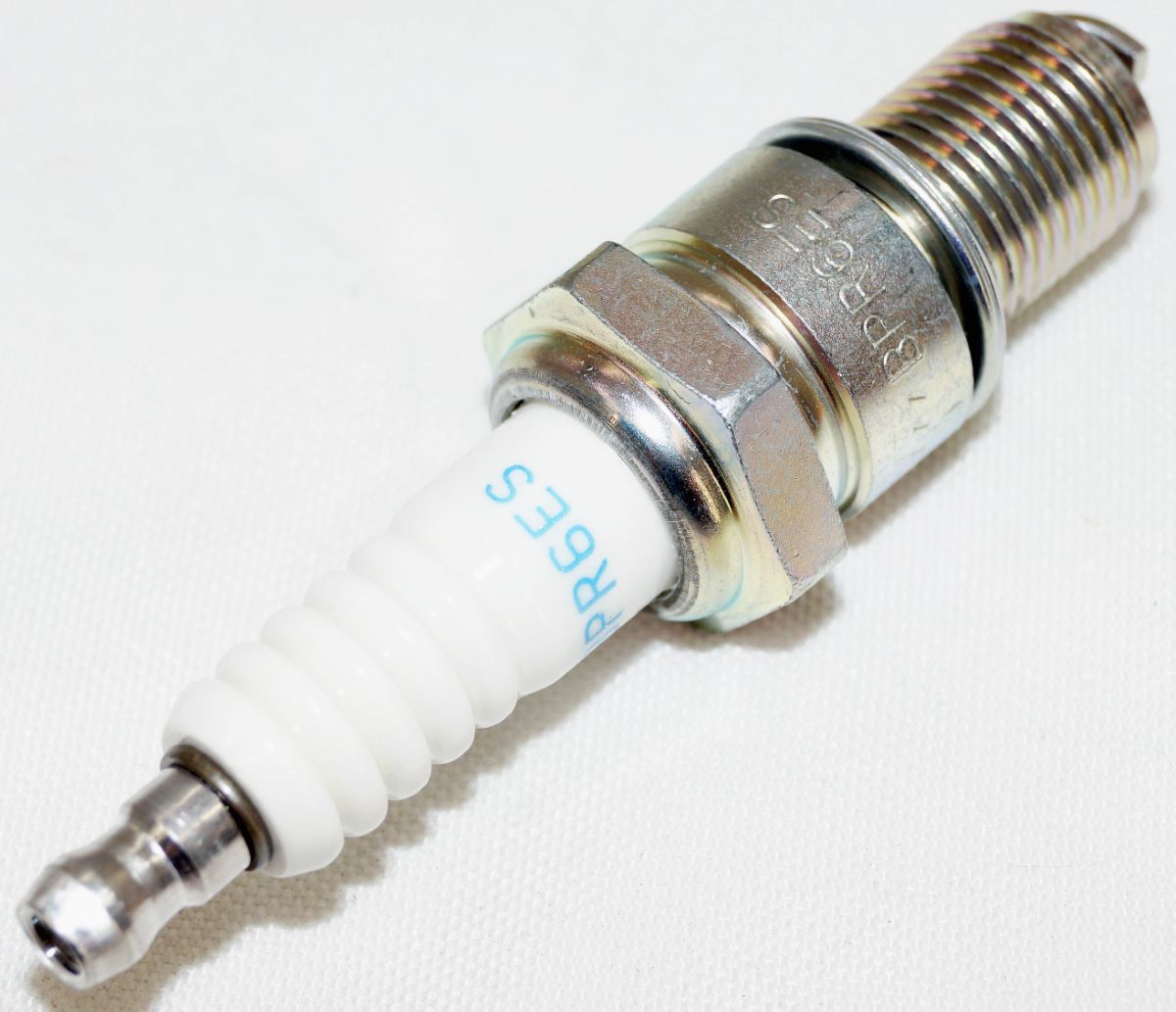 Case of 120 NGK 7131 Nickel Spark Plugs BPR6ES for Small Engines & Classics - Image 3