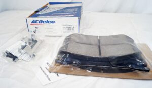 Genuine OEM ACDelco Disc Brake Pad Kit GM 88909671 17D785CH