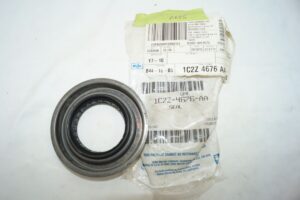 Genuine OEM Ford Rear Outer Differential Pinion Seal 1C2Z4676AA